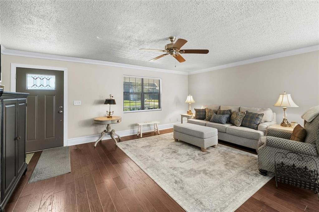 17 Pine Street E Property Photo 6