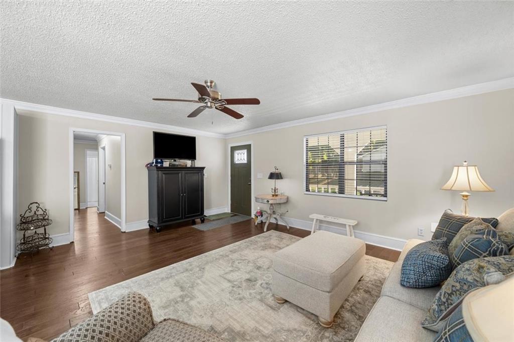 17 Pine Street E Property Photo 7