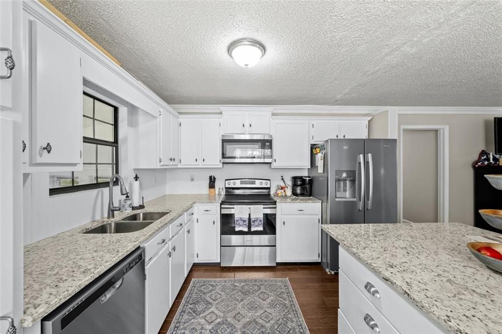 17 Pine Street E Property Photo 11