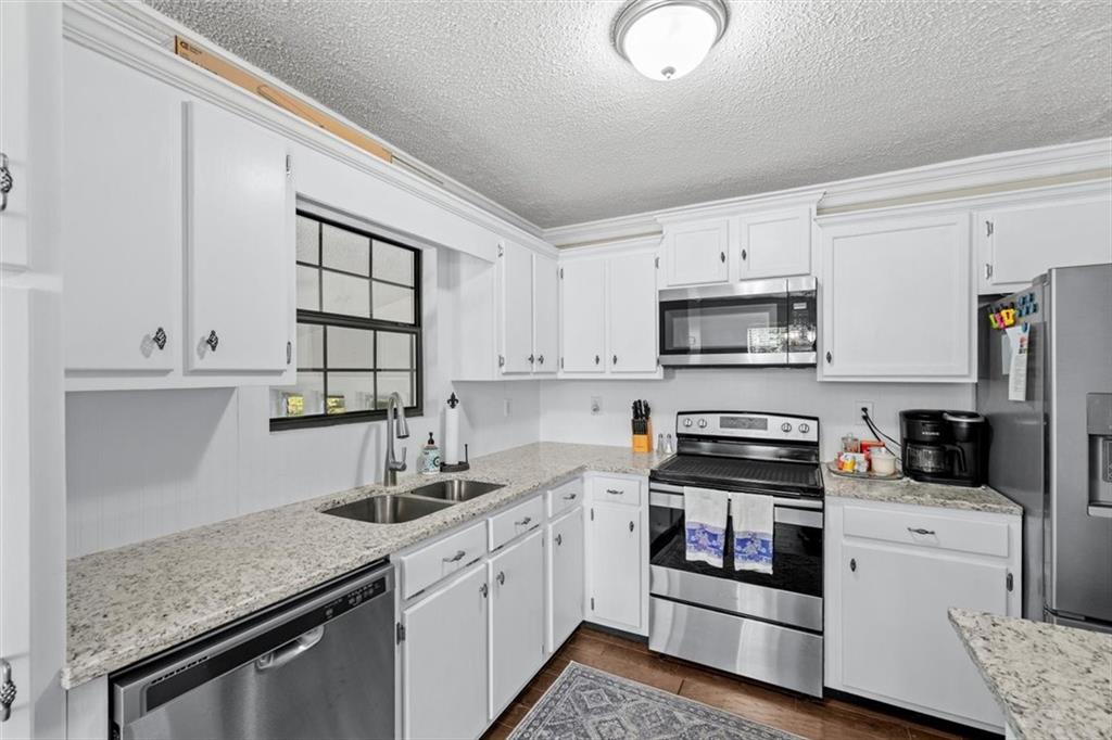 17 Pine Street E Property Photo 13