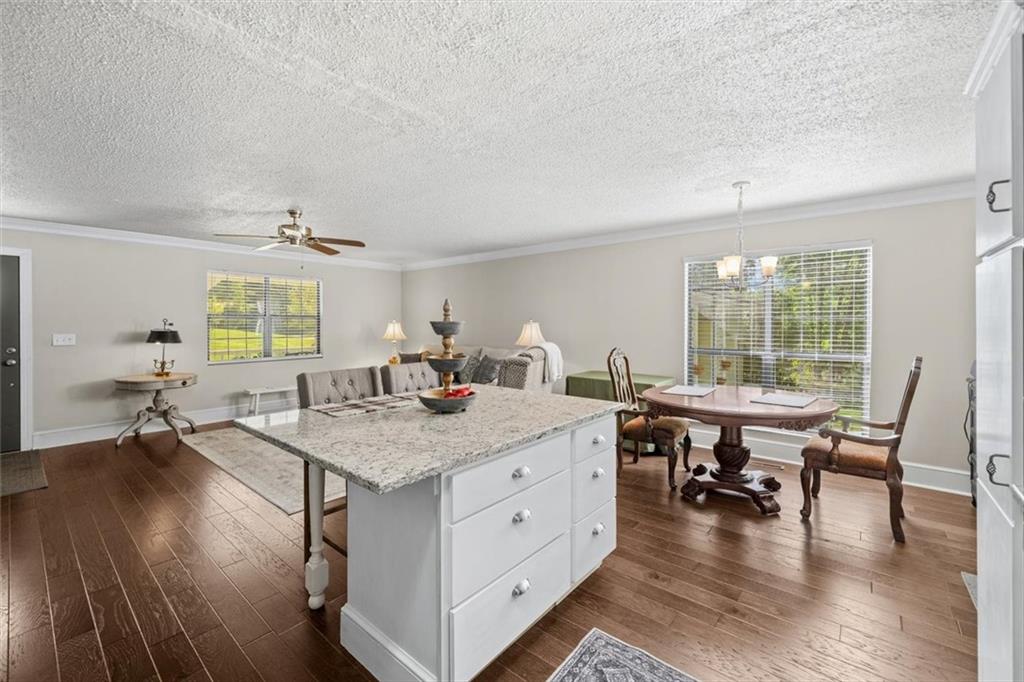 17 Pine Street E Property Photo 14