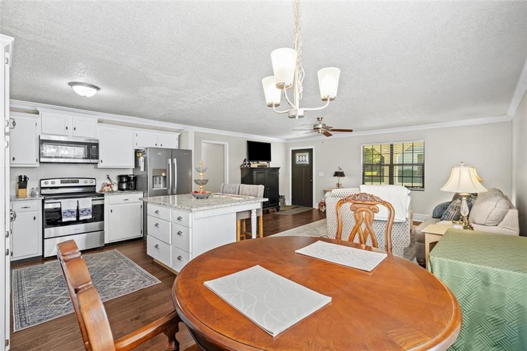 17 Pine Street E Property Photo 16