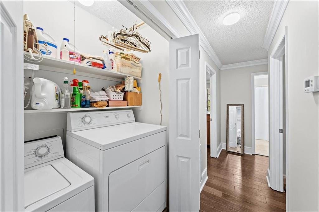 17 Pine Street E Property Photo 18