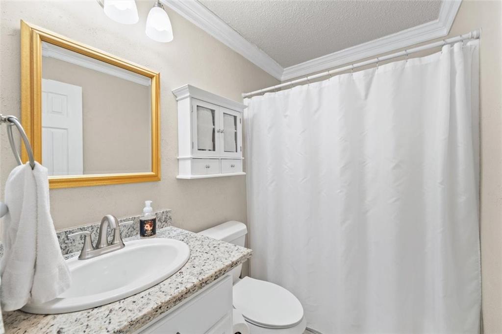 17 Pine Street E Property Photo 26