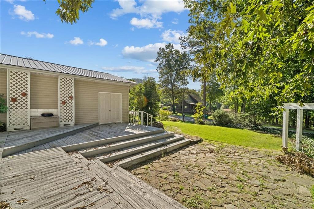 17 Pine Street E Property Photo 29