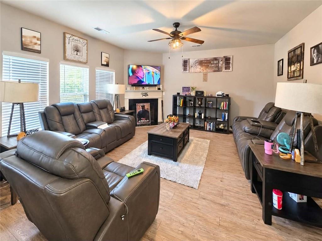 585 Emporia Loop Property Photo 5