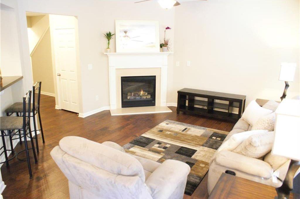 5530 Crestwick Way Property Photo 4