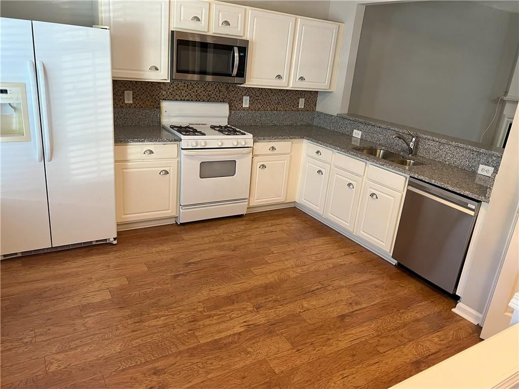 2010 Whitestone Place Property Photo 4