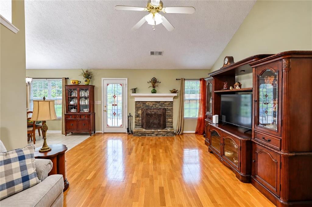1038 Orchard Circle Property Photo 13