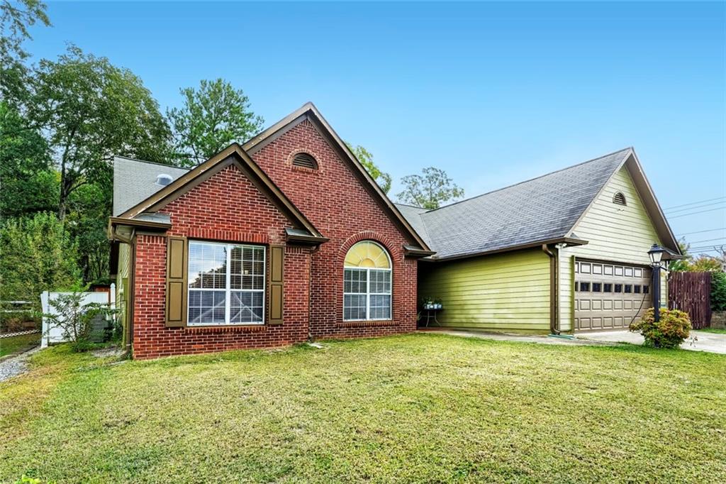 605 Sterling Oaks Drive Property Photo 1