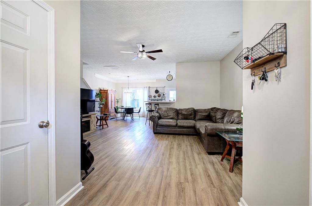 515 Oakside Place Property Photo 3