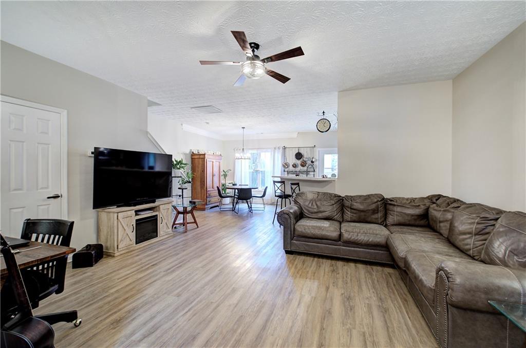 515 Oakside Place Property Photo 4