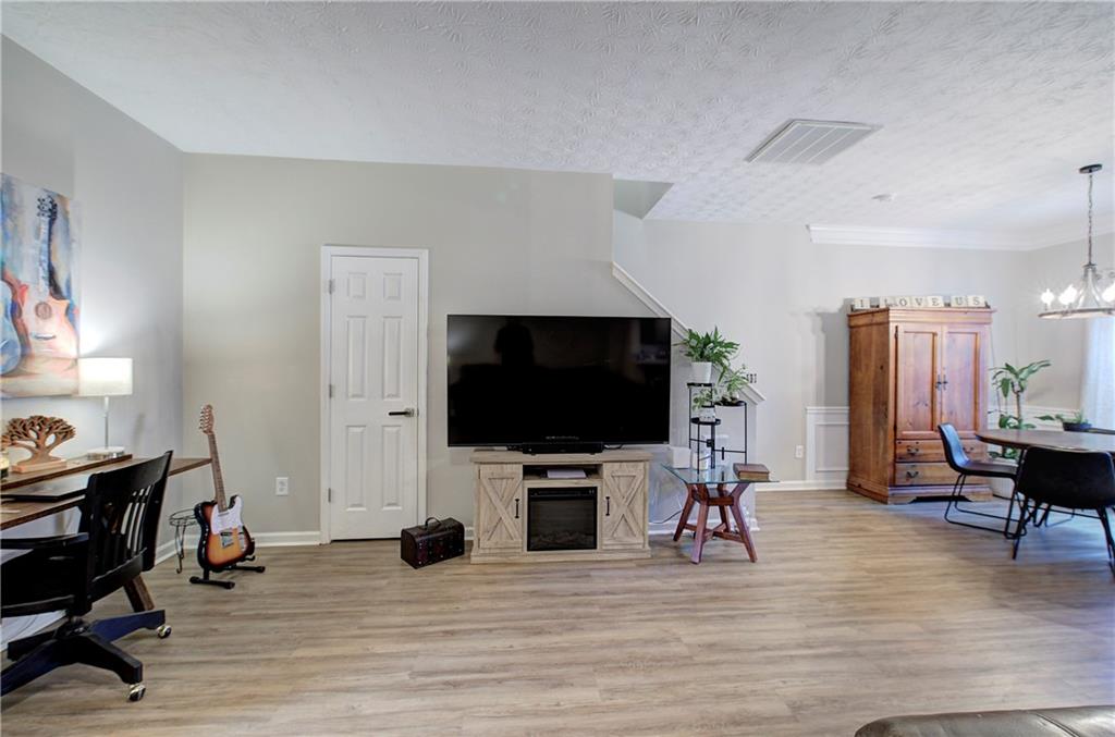 515 Oakside Place Property Photo 6