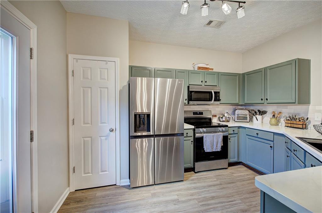 515 Oakside Place Property Photo 13