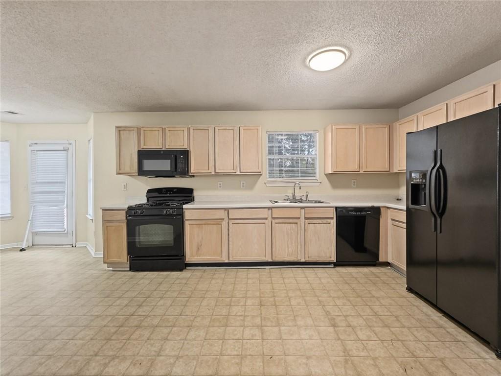 2416 Rambling Way Property Photo 5