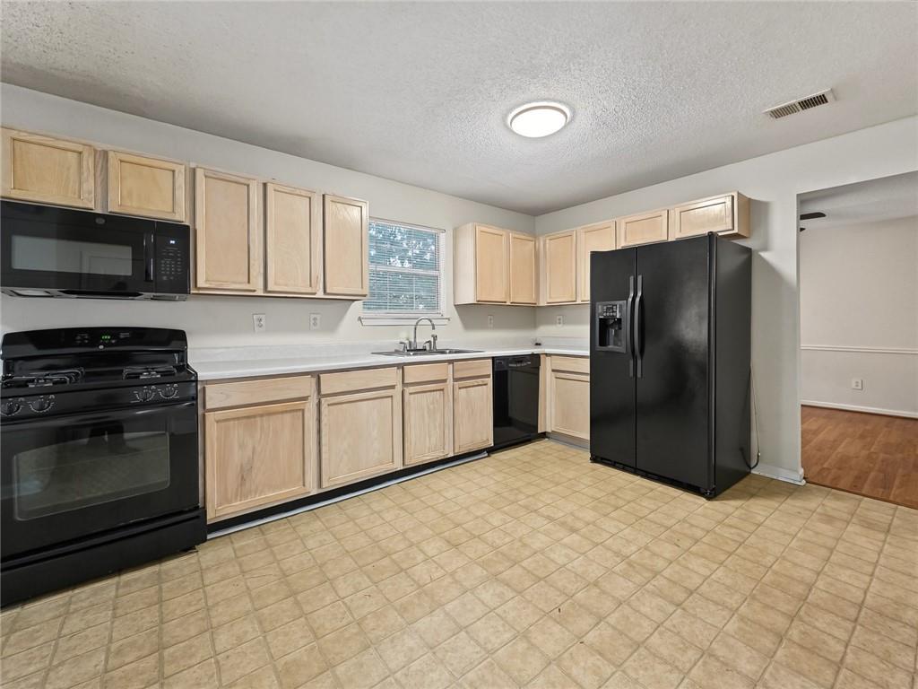 2416 Rambling Way Property Photo 6