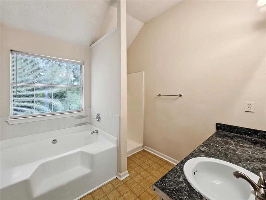 2416 Rambling Way Property Photo 21