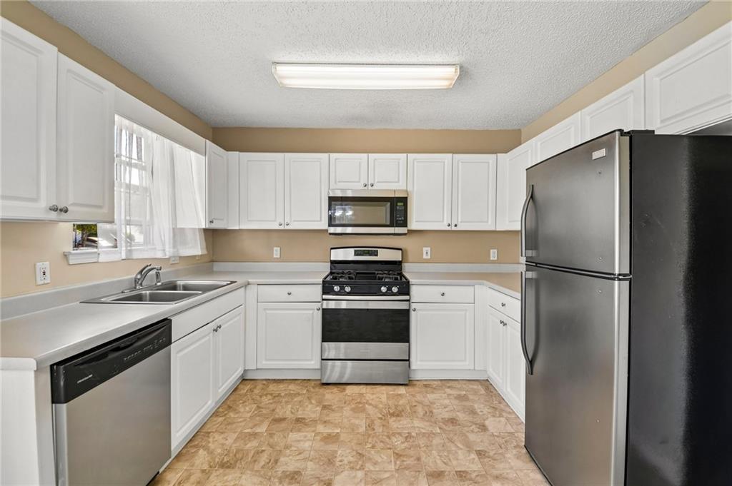 165 Regency Park Drive Property Photo 6