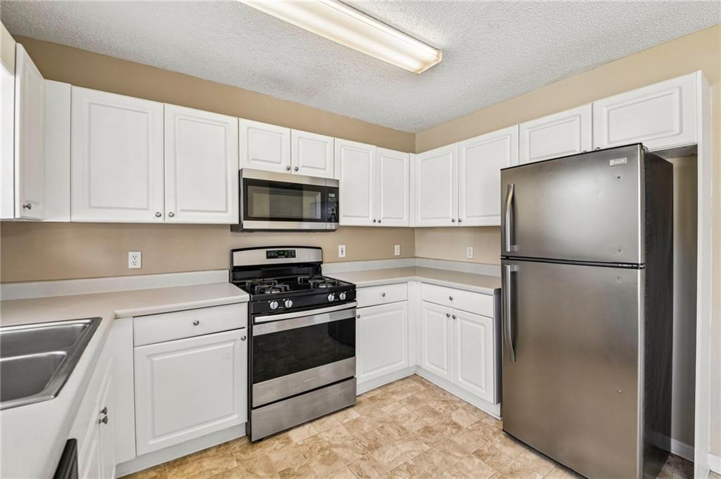 165 Regency Park Drive Property Photo 7