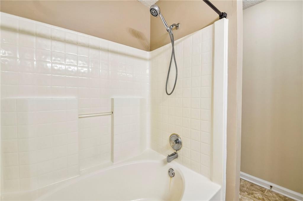 165 Regency Park Drive Property Photo 11