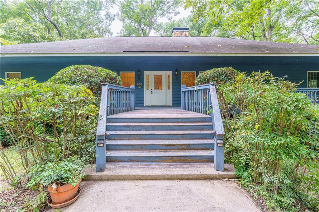 172 Leaf Lake Drive Property Photo 4