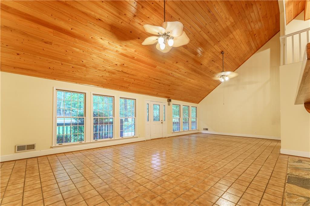 172 Leaf Lake Drive Property Photo 9