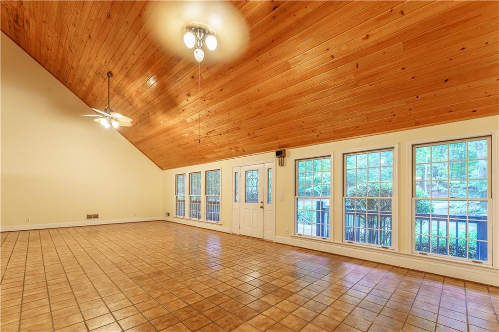 172 Leaf Lake Drive Property Photo 10
