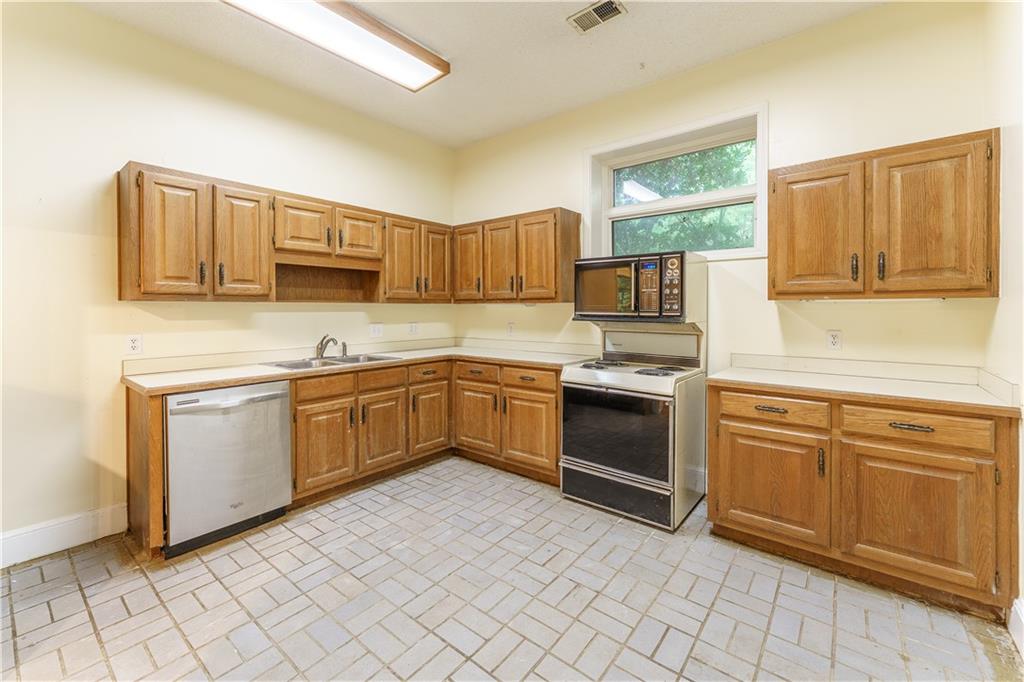 172 Leaf Lake Drive Property Photo 47