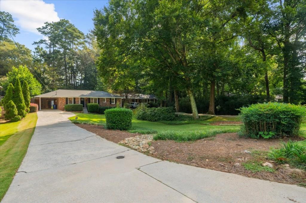 2201 Fairway Circle Ne Property Photo 3