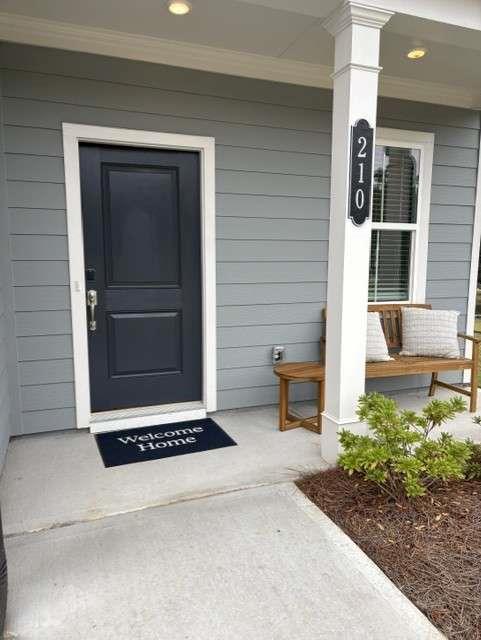 210 Pondview Drive Property Photo 8