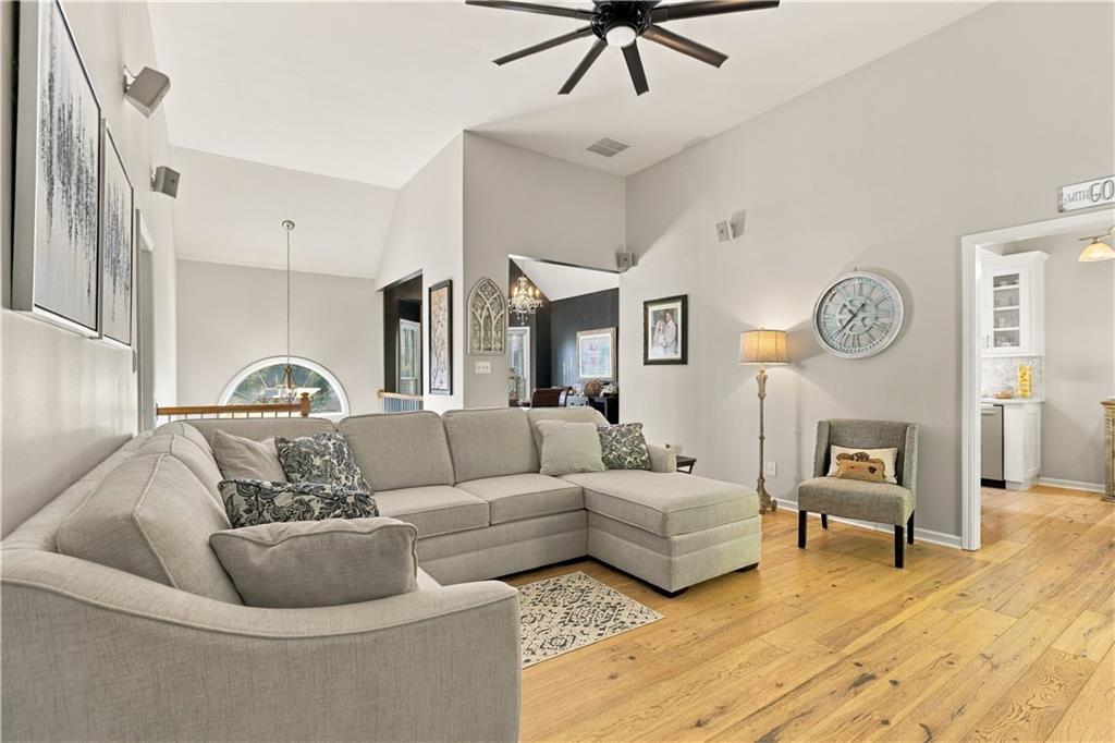 30 Gables Drive Se Property Photo 6