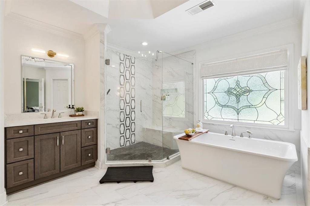 555 Treyburn View Property Photo 4