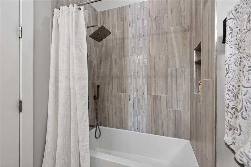 7851161 Property Photo 26