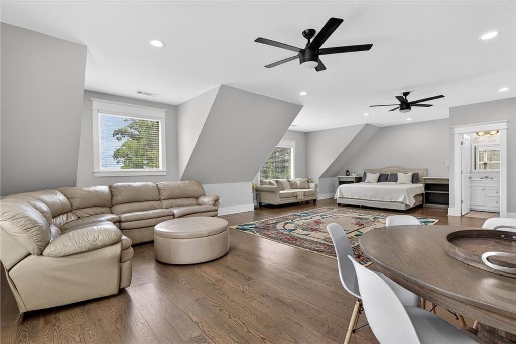7851161 Property Photo 46