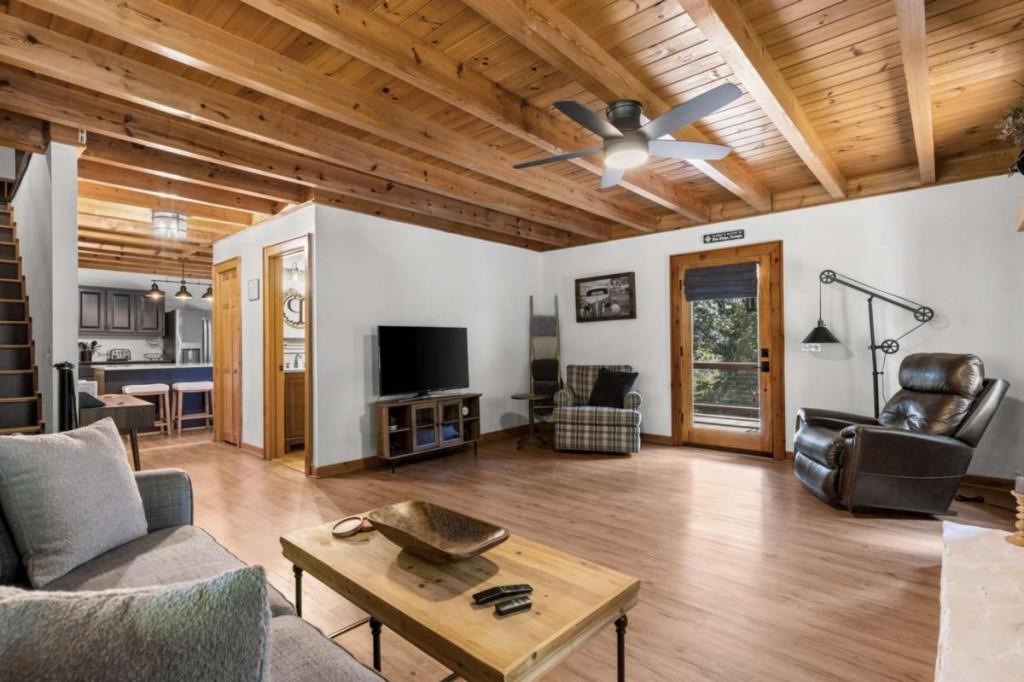 36 Deep Cove Road Property Photo 8
