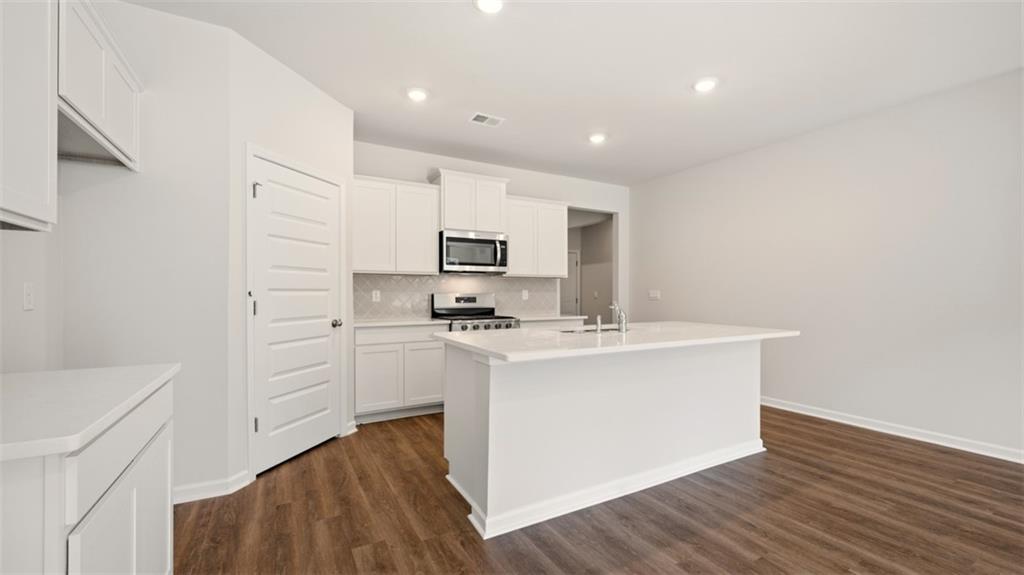 110 Planters Row Property Photo 14