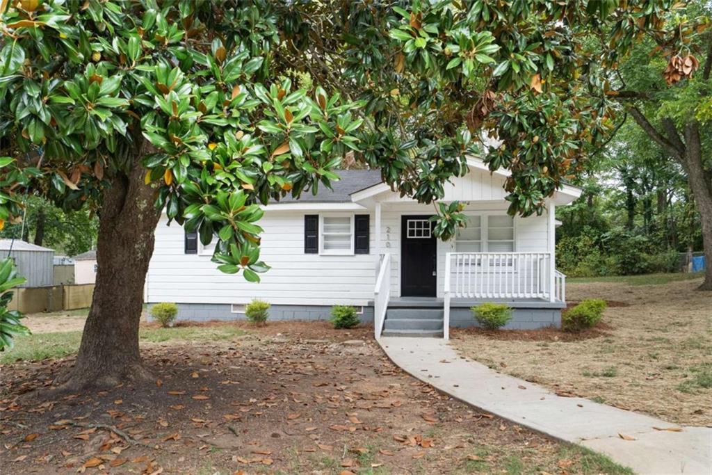 210 Douglas Street Property Photo 5