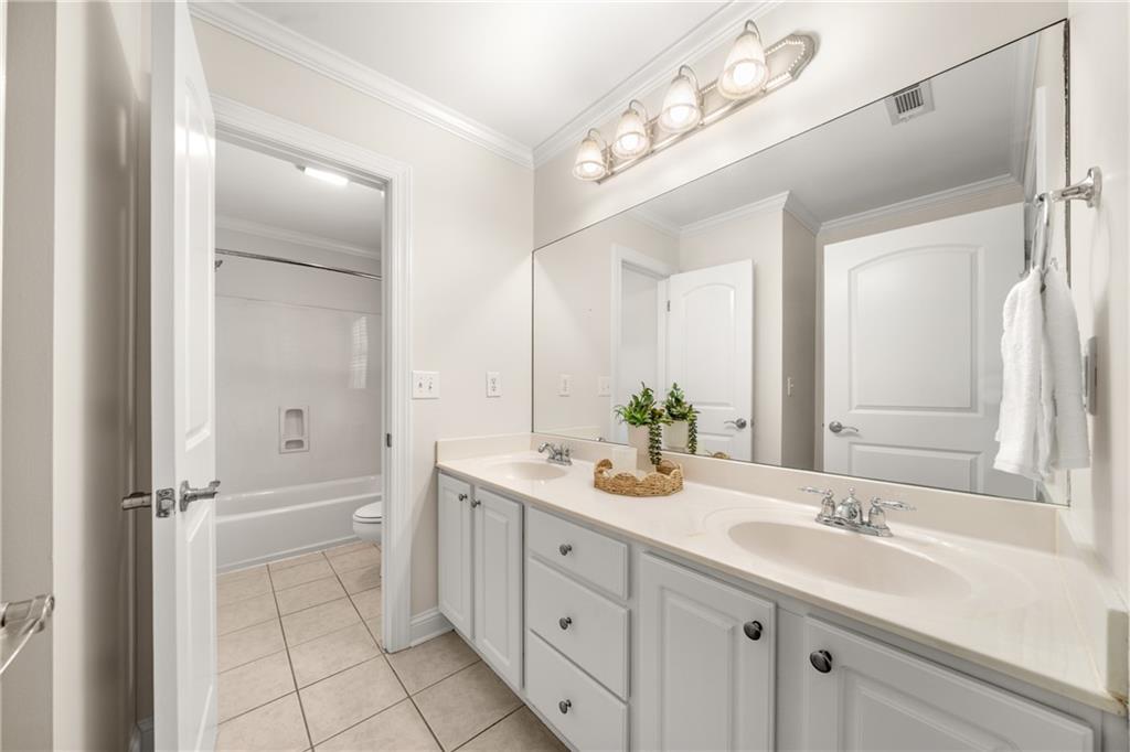 8805 Saddle Trail Property Photo 15