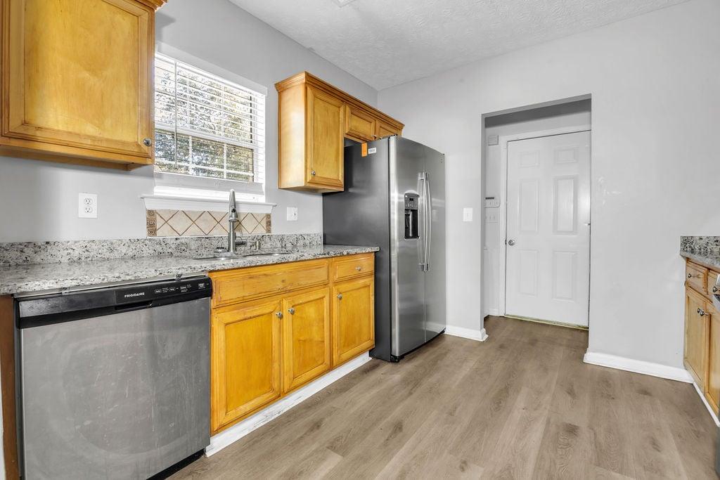 6430 Winston Trace Property Photo 4