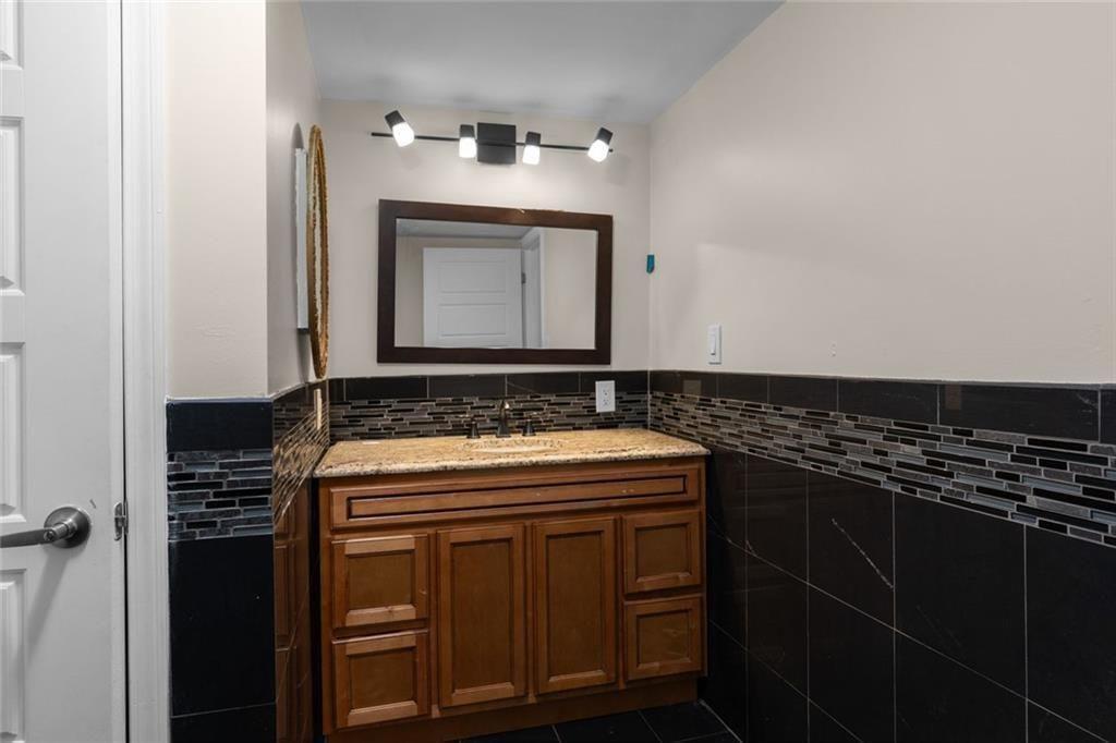 212 Kings Property Photo 101