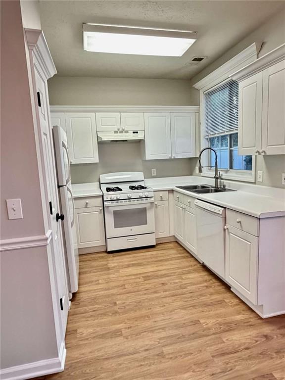305 Windcroft Property Photo 4