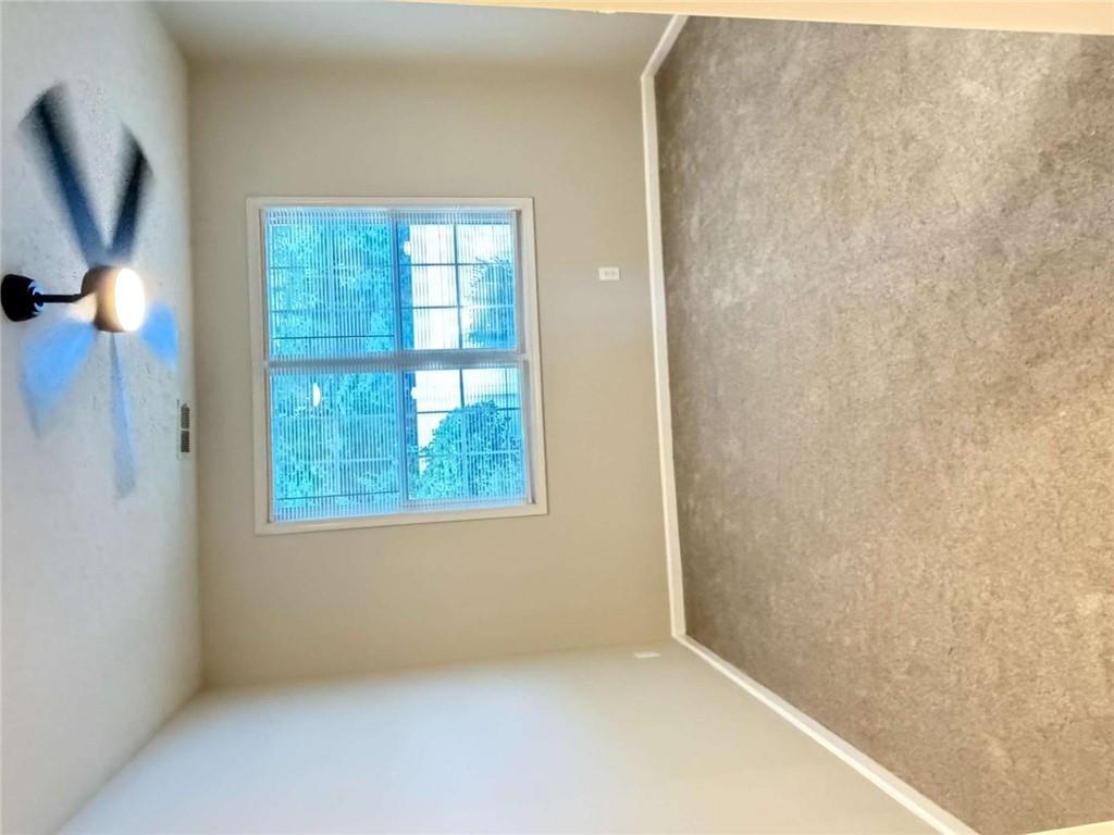 305 Windcroft Property Photo 5