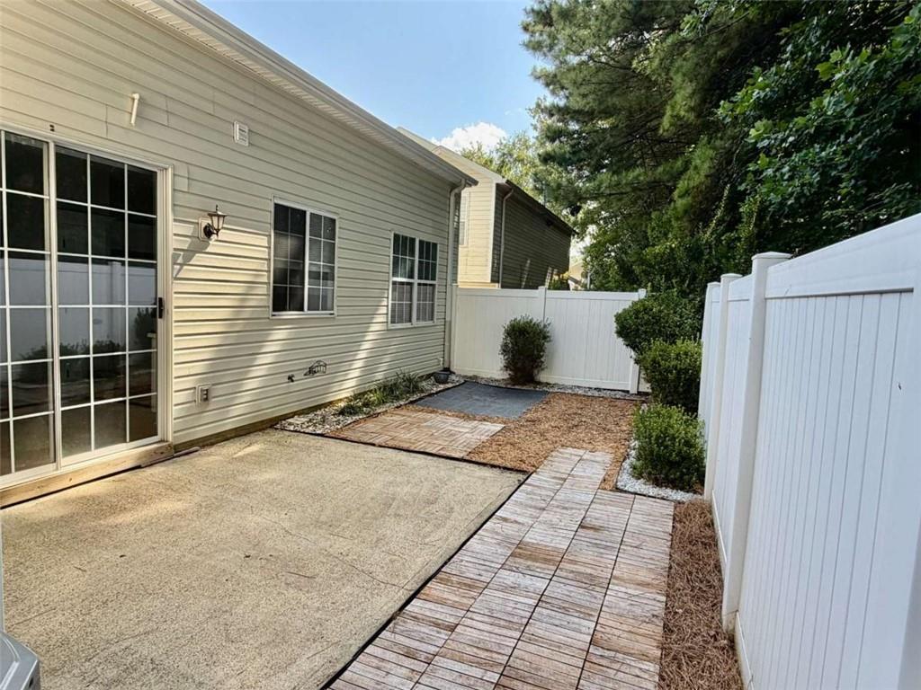 305 Windcroft Property Photo 15