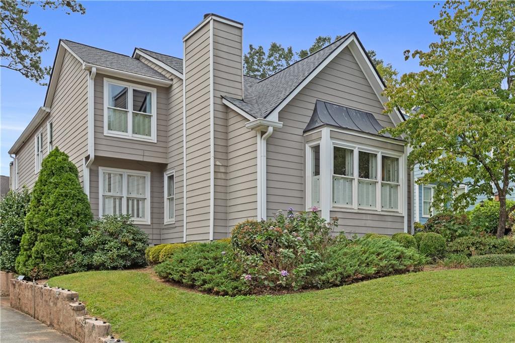 1055 Club Place Ne Property Photo 1
