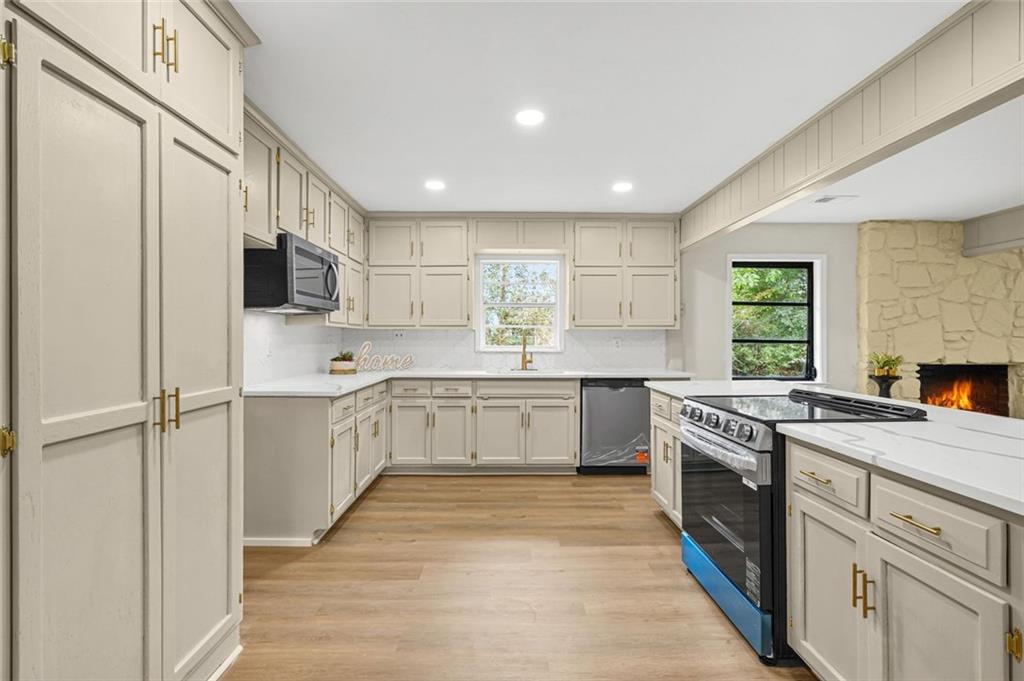 2521 Fairview Road Property Photo 8