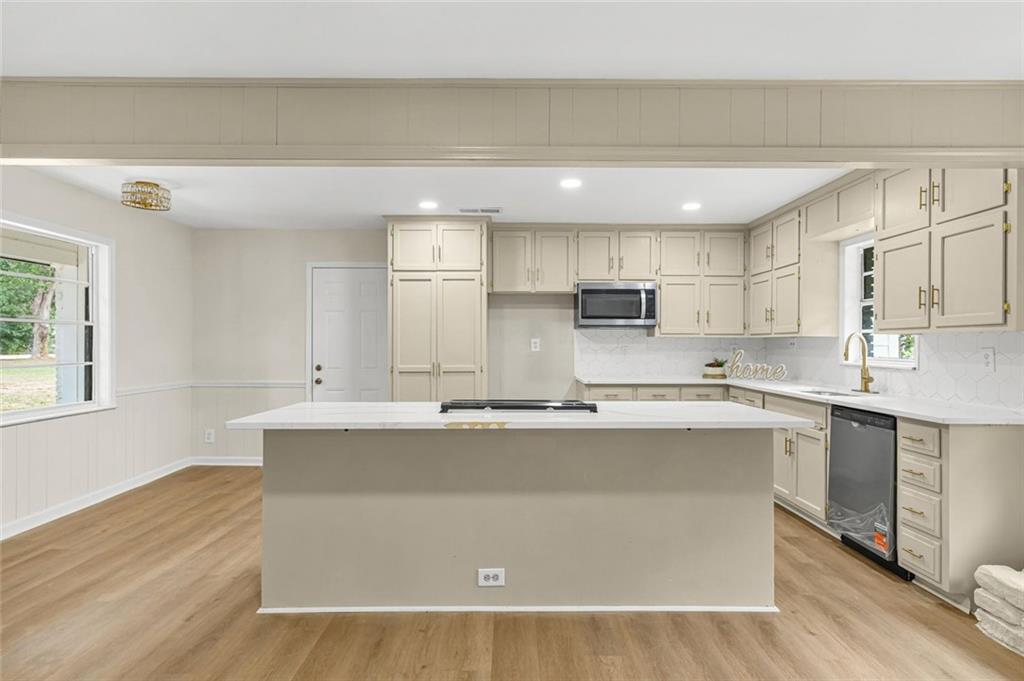 2521 Fairview Road Property Photo 9