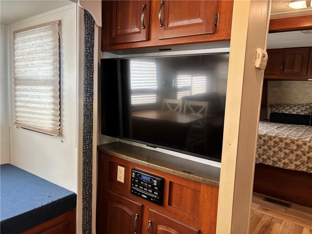 379 Peaceful Loop Property Photo 8