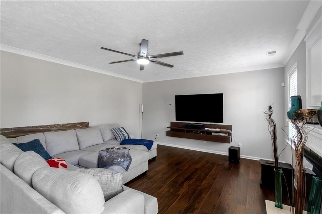 3152 Spruce Way Property Photo 7