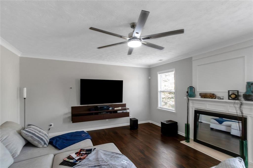3152 Spruce Way Property Photo 8