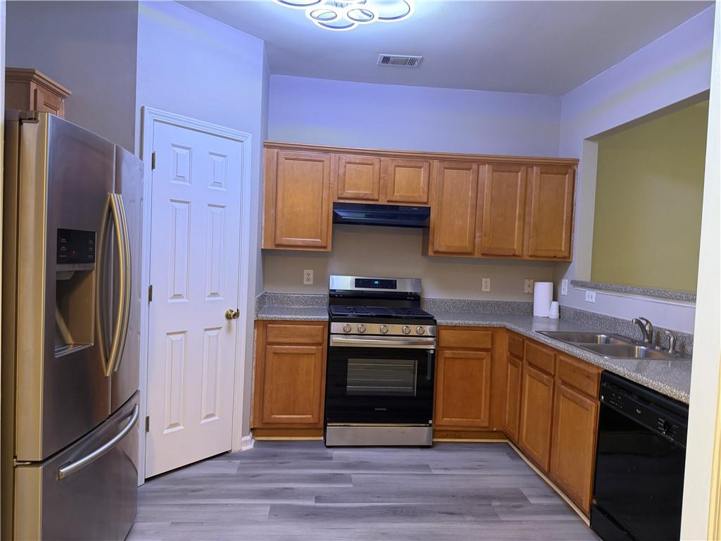1917 Dilcrest Drive Property Photo 4